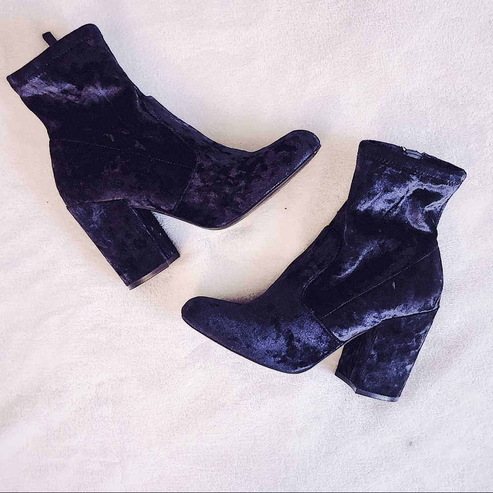steve madden blue velvet booties size 6.5